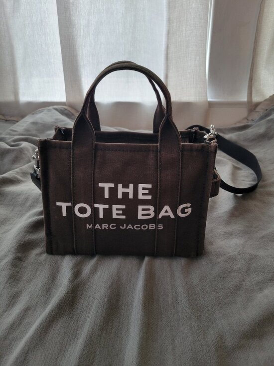 Marc Jacobs Handbags - Marc Jacobs Black Canvas Tote: Size S
